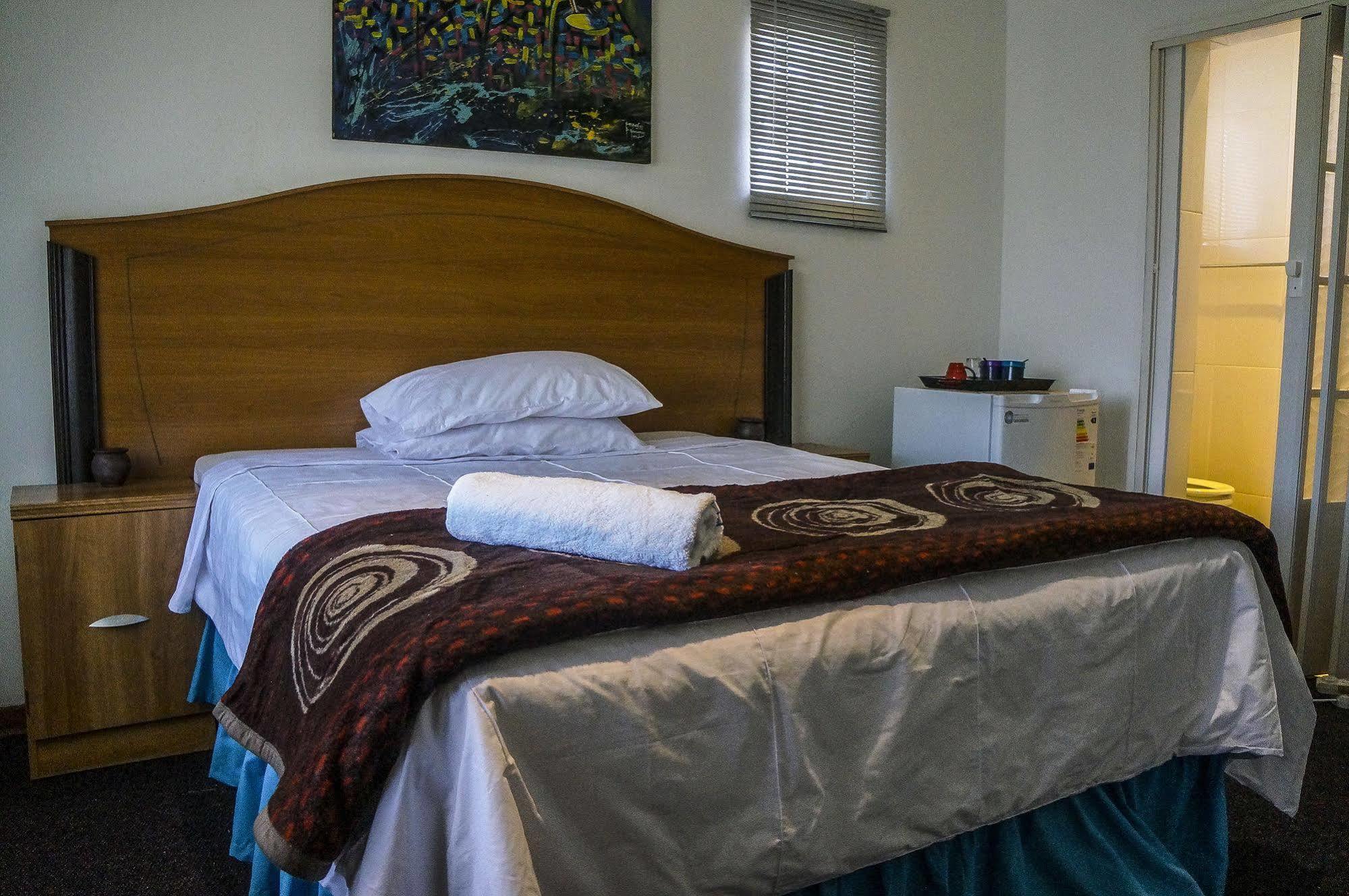 Acn International Regency Lodge Kempton Park Exteriör bild
