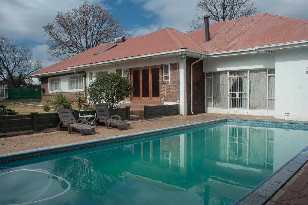 Acn International Regency Lodge Kempton Park Exteriör bild